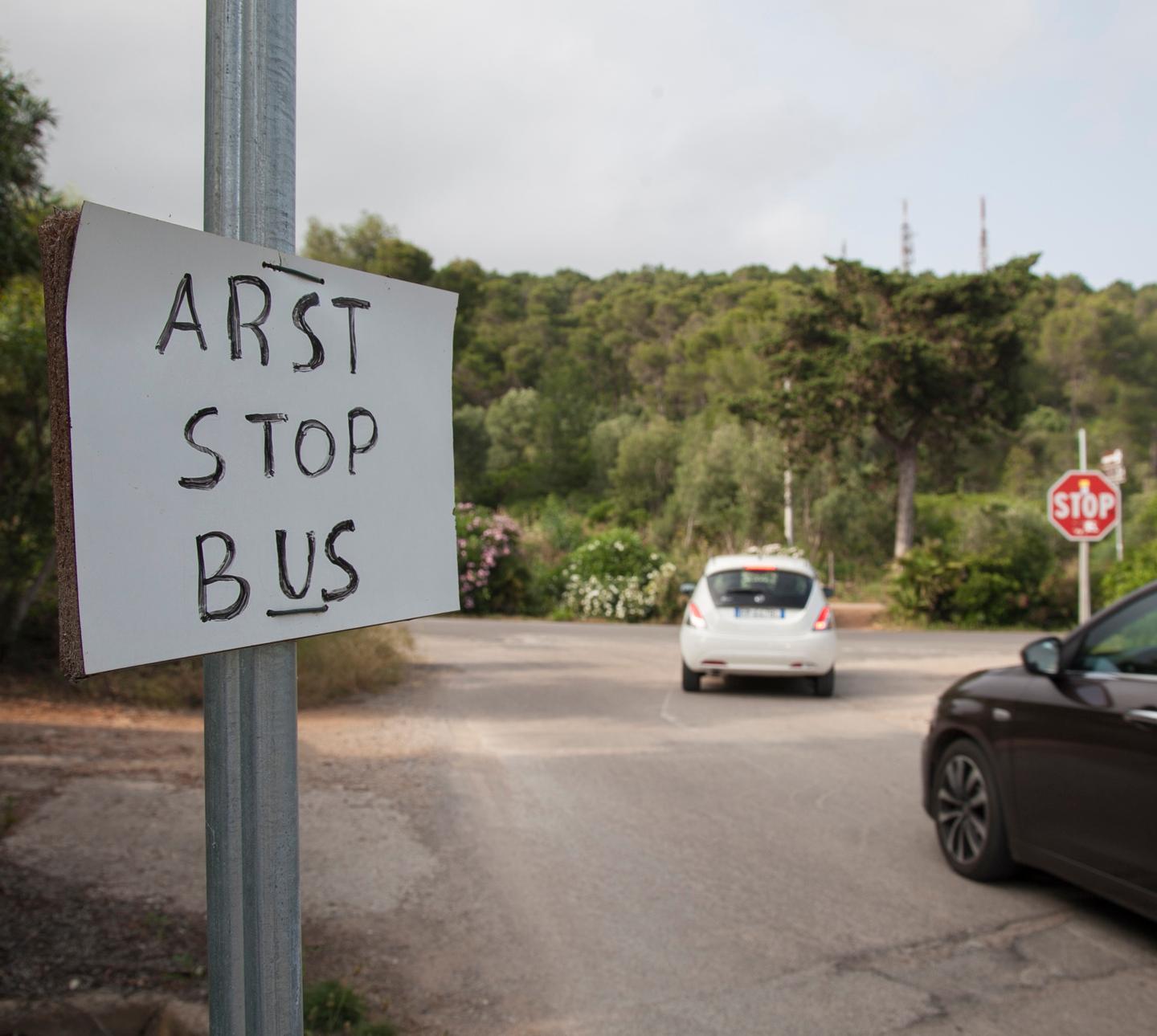 Quello strano cartello per l’autobus