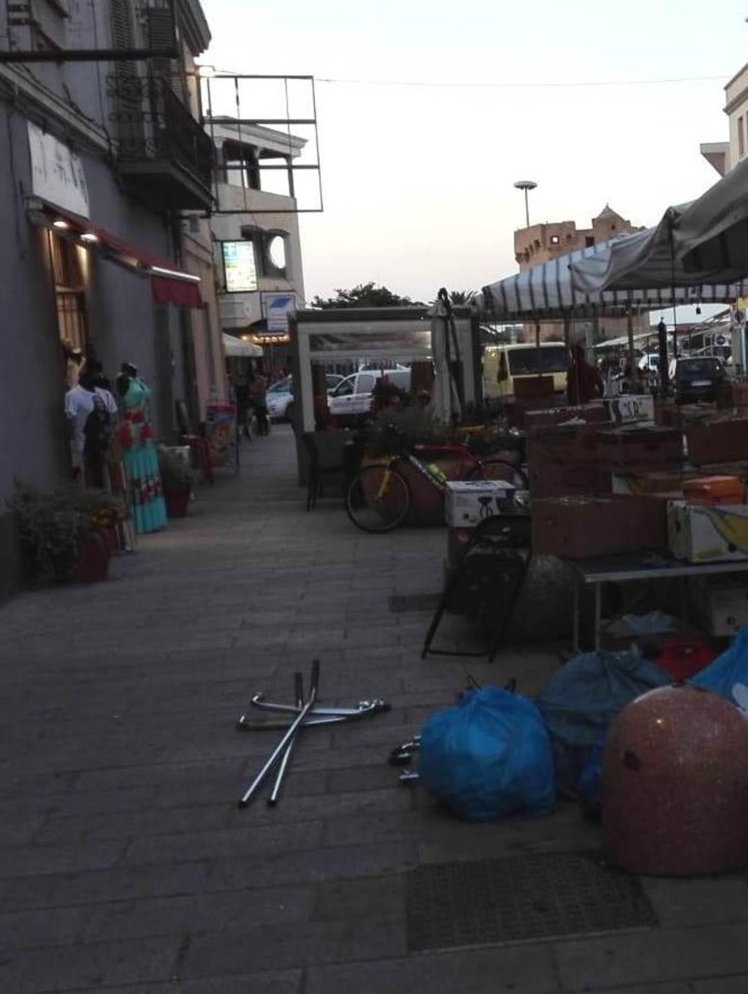 Proteste per i gas di scarico nei negozi 