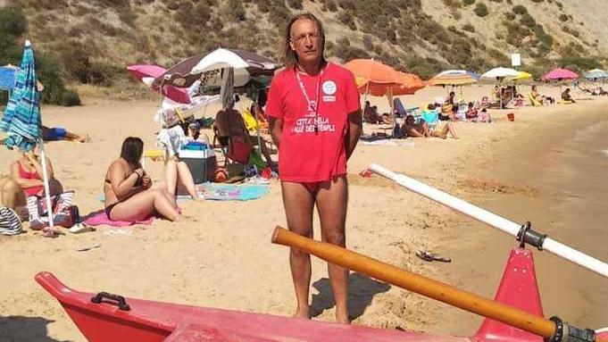 Assalita da decine di meduse rischia lo choc anafilattico