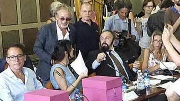 Nuova protesta contro Buscemi la Sala Regia a numero chiuso