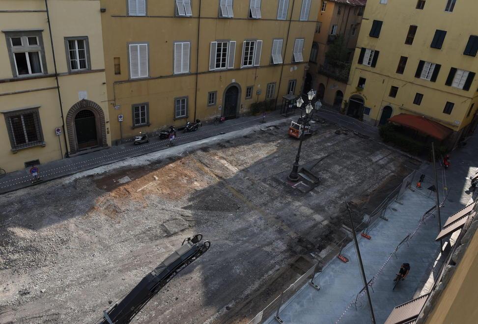 Area chiusa un altro mese per rifare l’asfalto