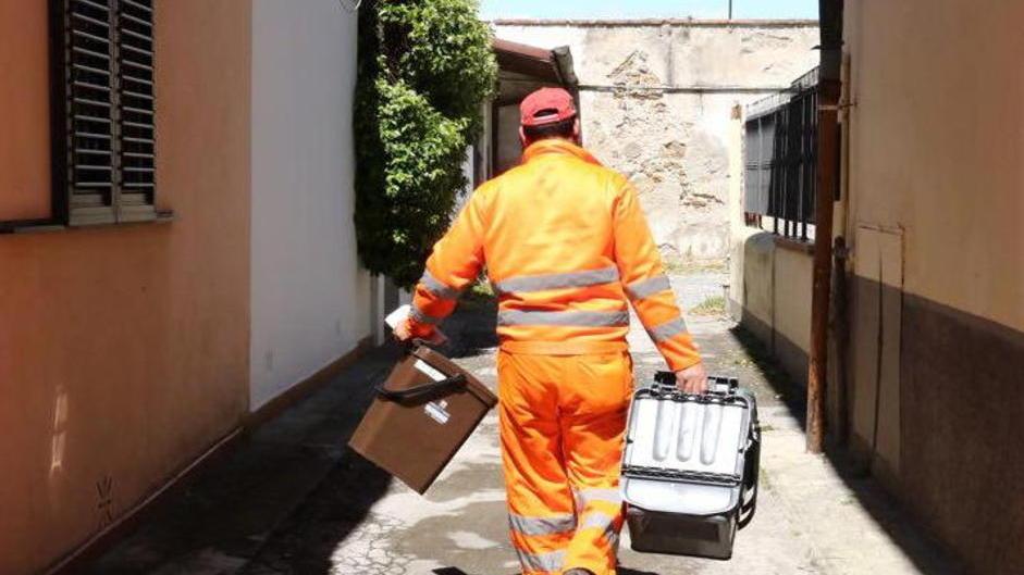 Rifiuti e porta a porta, cassonetti con tessera o bidoncini? In centro si pensa a un sistema misto