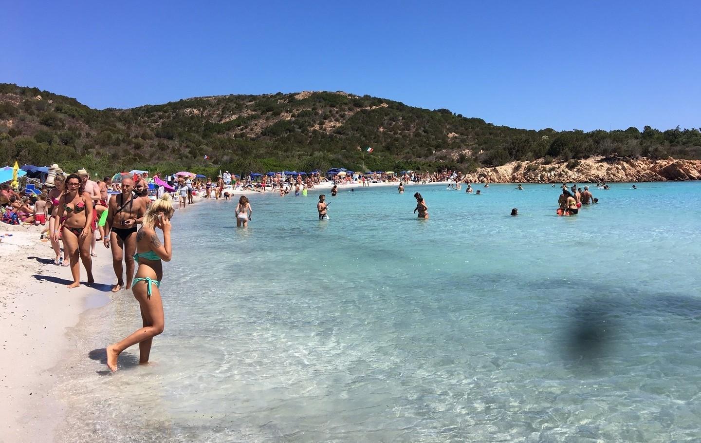 Turismo, in Costa Smeralda 18 euro per il posto auto