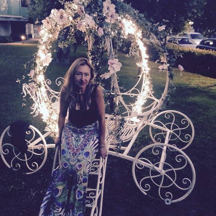 Chanel numero 5 e mille euro alla funzionaria, così la richiesta scavalcò 400 pratiche 