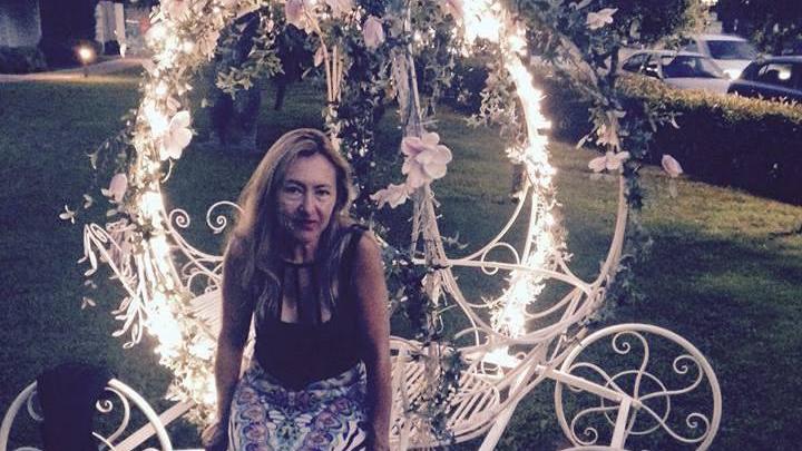 Chanel numero 5 e mille euro alla funzionaria, così la richiesta scavalcò 400 pratiche