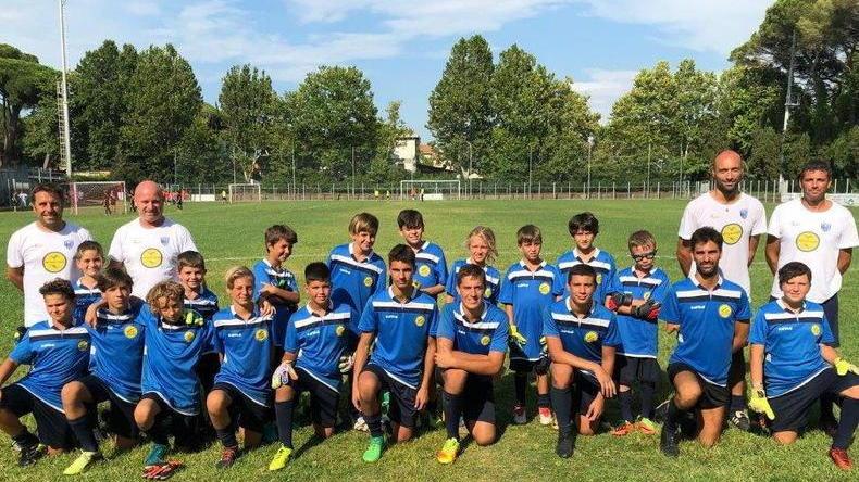 I giovani portieri che hanno partecipato al camp e gli istruttori