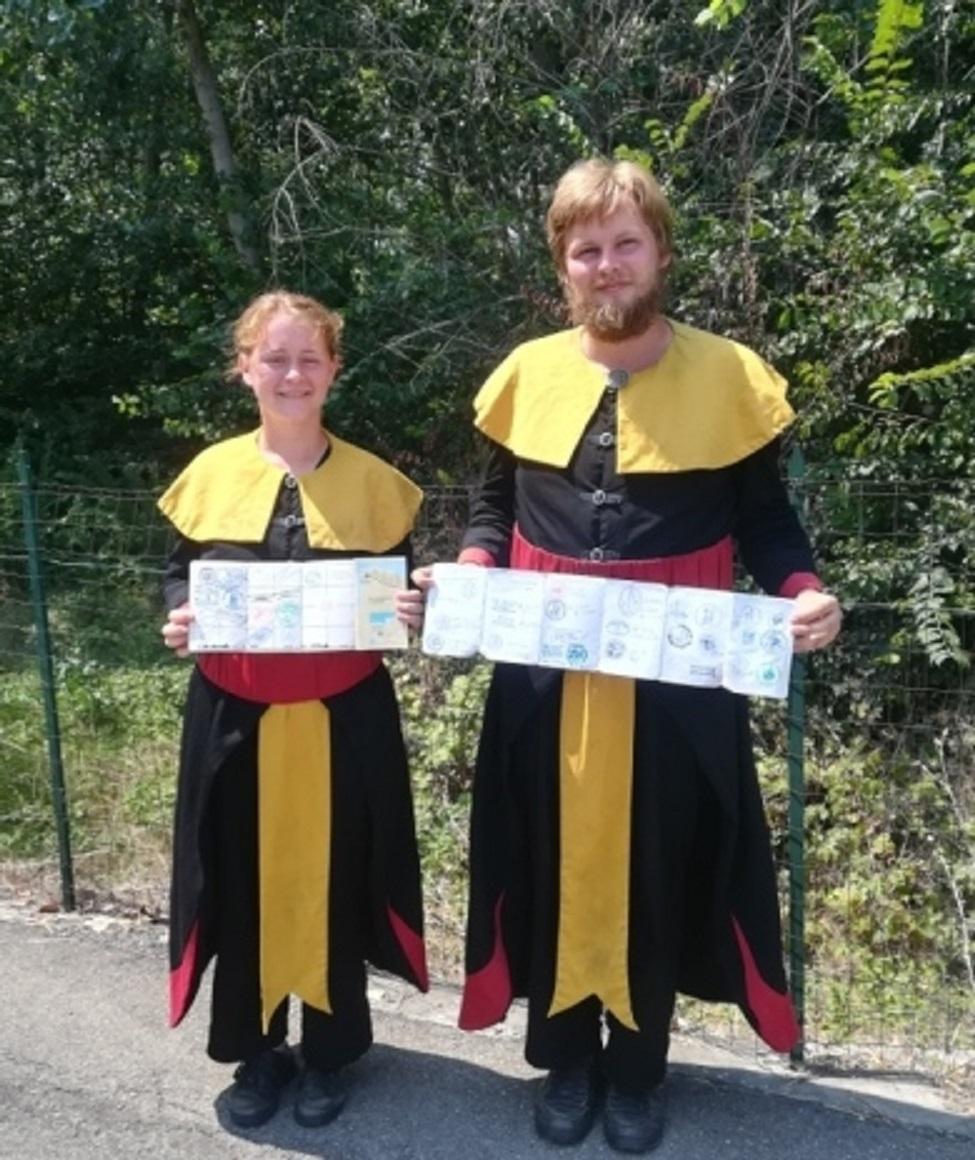 Sean e Sophia: 1400 chilometri a piedi per incontrare il Papa 