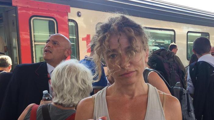 «Morivo di sete e un ferroviere ha detto “chiama il cameriere”»