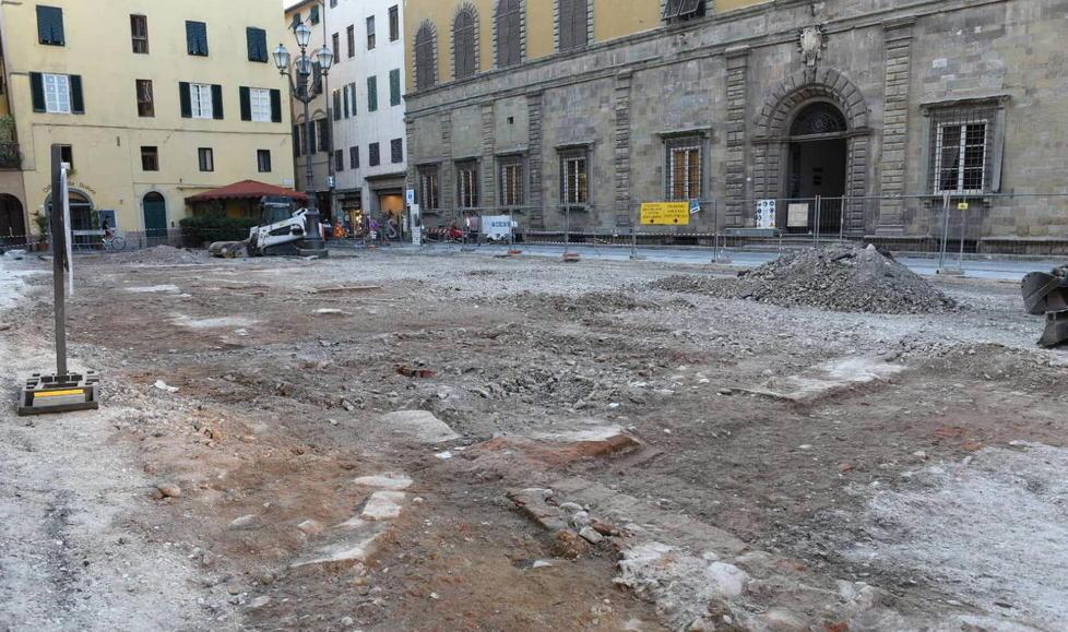Garage al posto di magazzini al piano terra Saranno ricavati così nuovi stalli in centro 