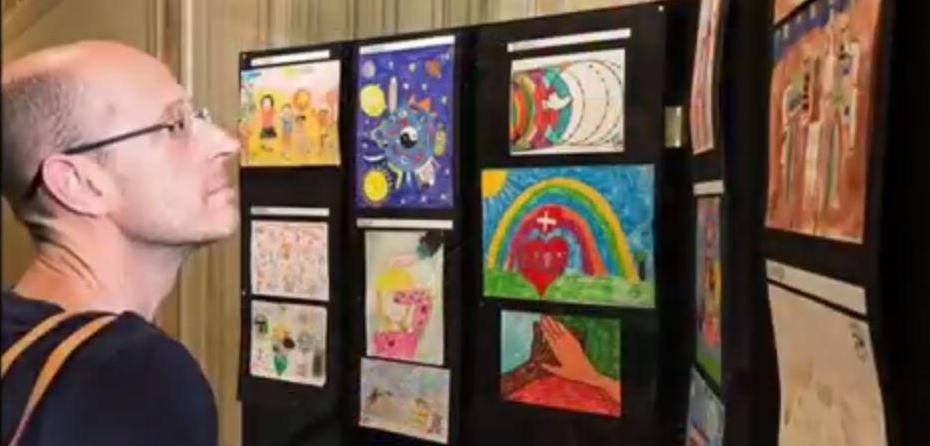 I disegni dei bimbi di 111 nazioni esposti a Sant’Anna 