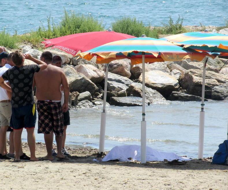 Porta fuori il cane e muore in spiaggia ucciso da un malore 