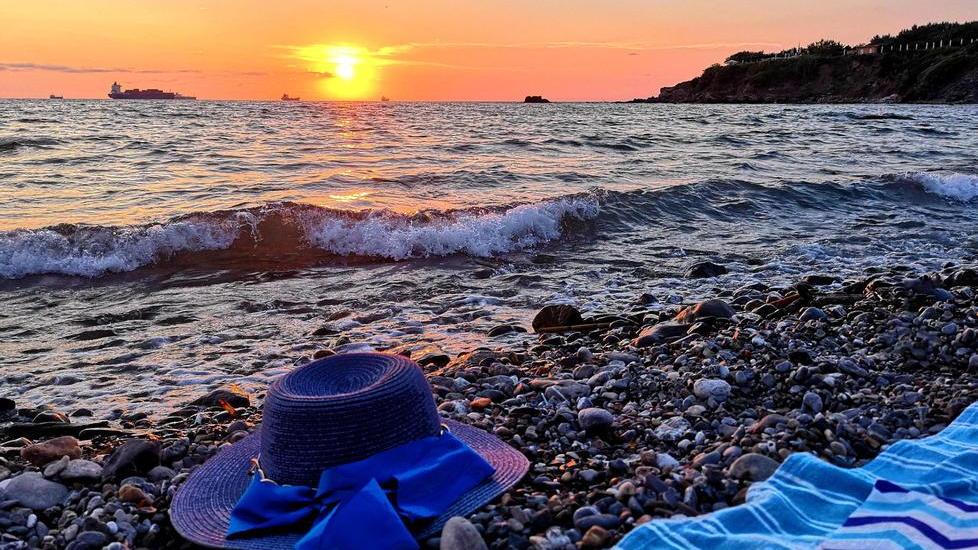 Bagnoschiuma riflessi rossi e la magia del cappello