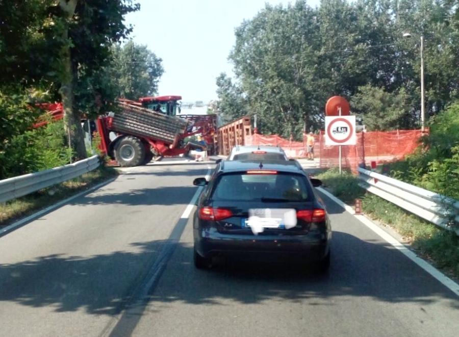 Disagi sul fiume Reno Un mezzo pesante blocca a lungo il traffico