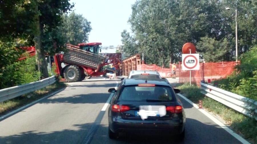 Disagi sul fiume Reno Un mezzo pesante blocca a lungo il traffico