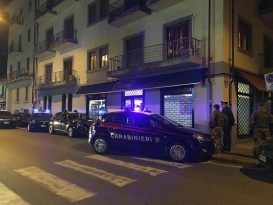 I controlli dei carabinieri nel bar di via Roma 