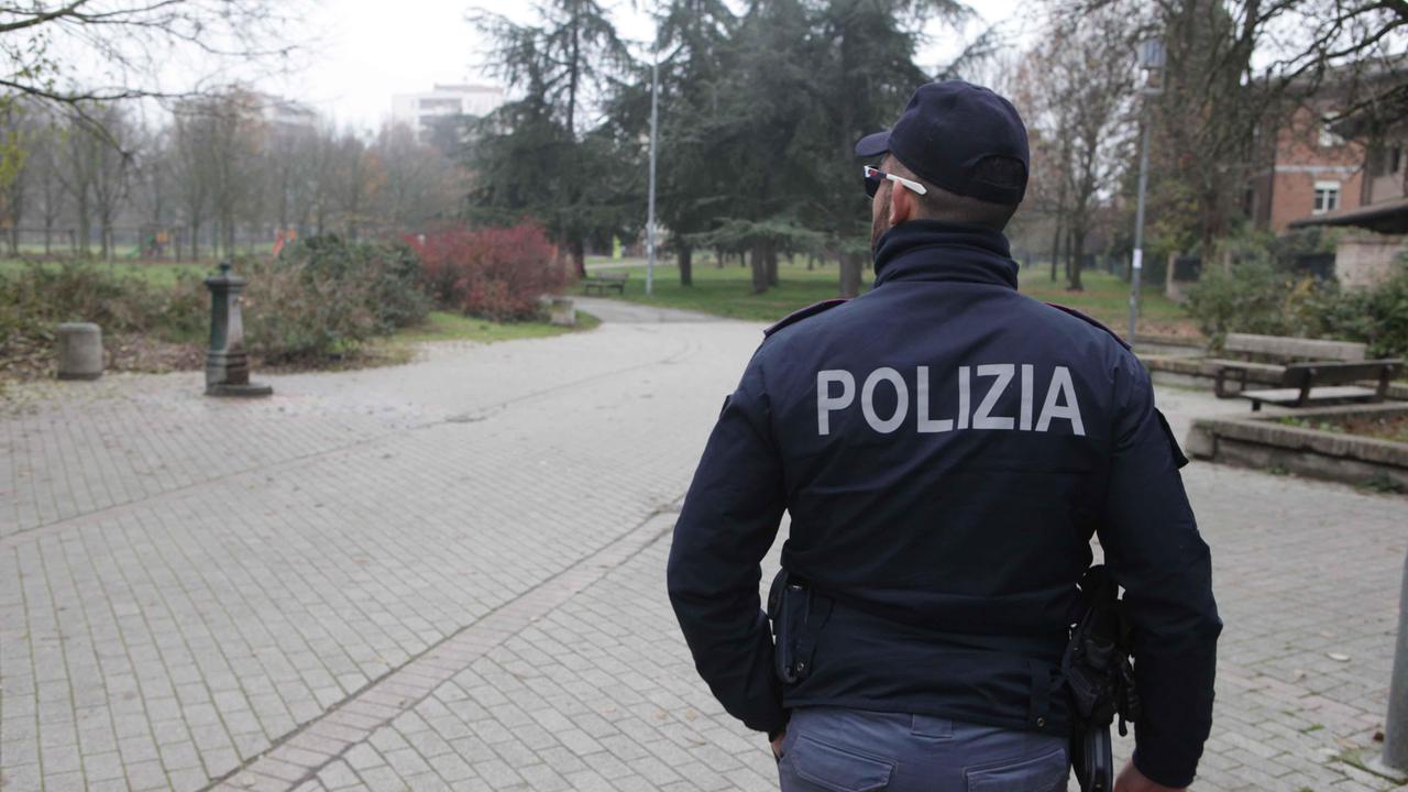 Reggio Emilia, pestato da quattro uomini per una discussione sulle museruole dei cani