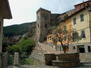 Da quella terrazza sul cortile la storia del paese 