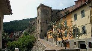 Da quella terrazza sul cortile la storia del paese