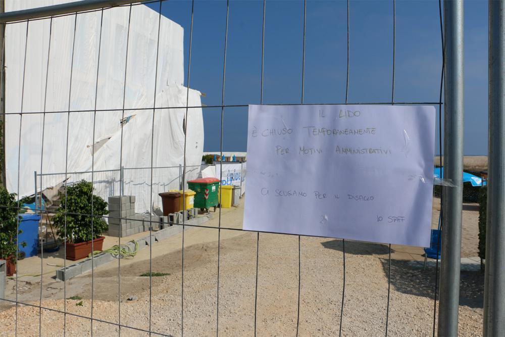 Lido Iride senza autorizzazioni: i gestori finiscono nei guai