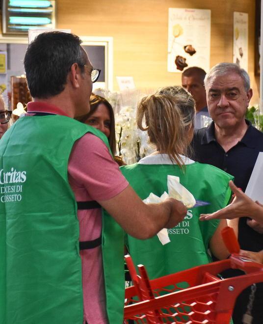 Volontari contro la povertà La solidarietà non va in ferie 