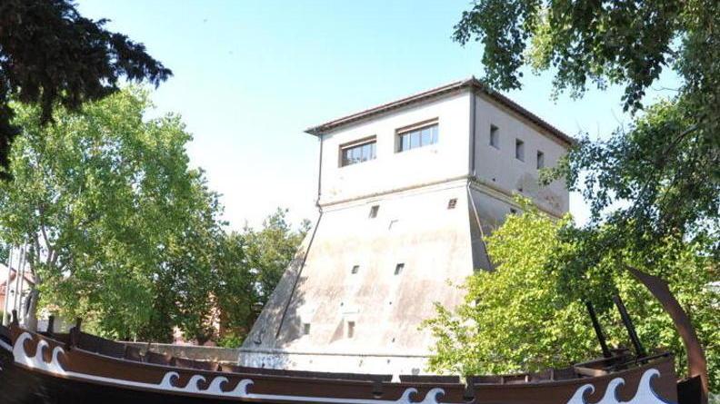 Una raccolta firme per la riapertura della torre di Vada