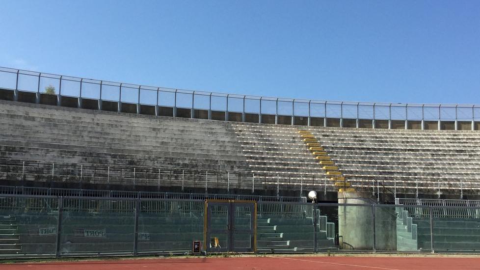 Nuovi seggiolini sugli spalti partiti i primi lavori all’Ardenza