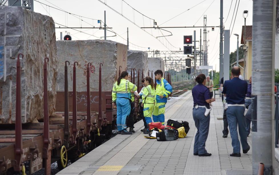 Muore investito da un treno merci