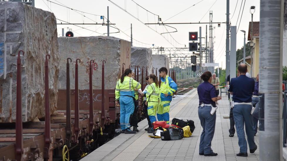 Muore investito da un treno merci