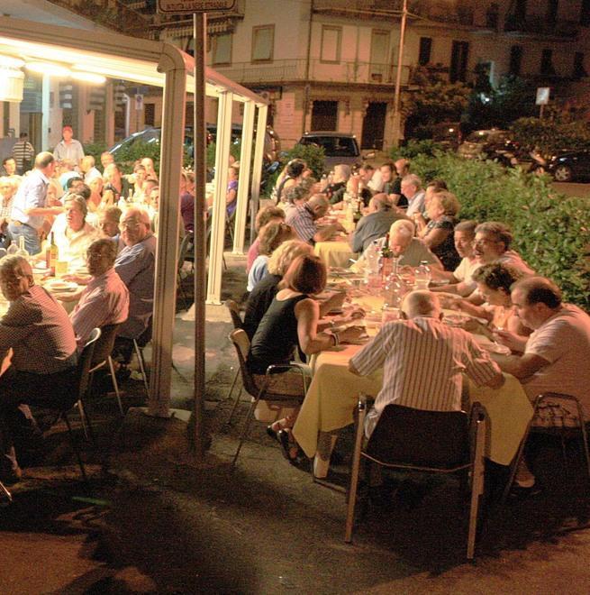 A San Paolo torna la Cena dei poveri per chi non va al mare