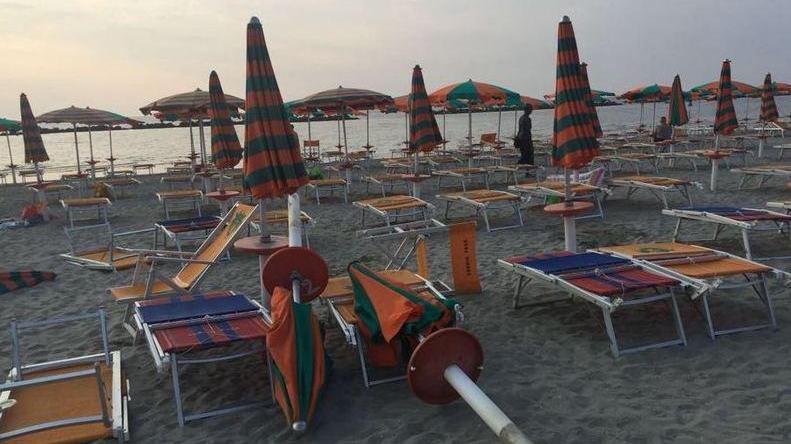 Ancora vandalismi sulle spiagge La spirale non si ferma
