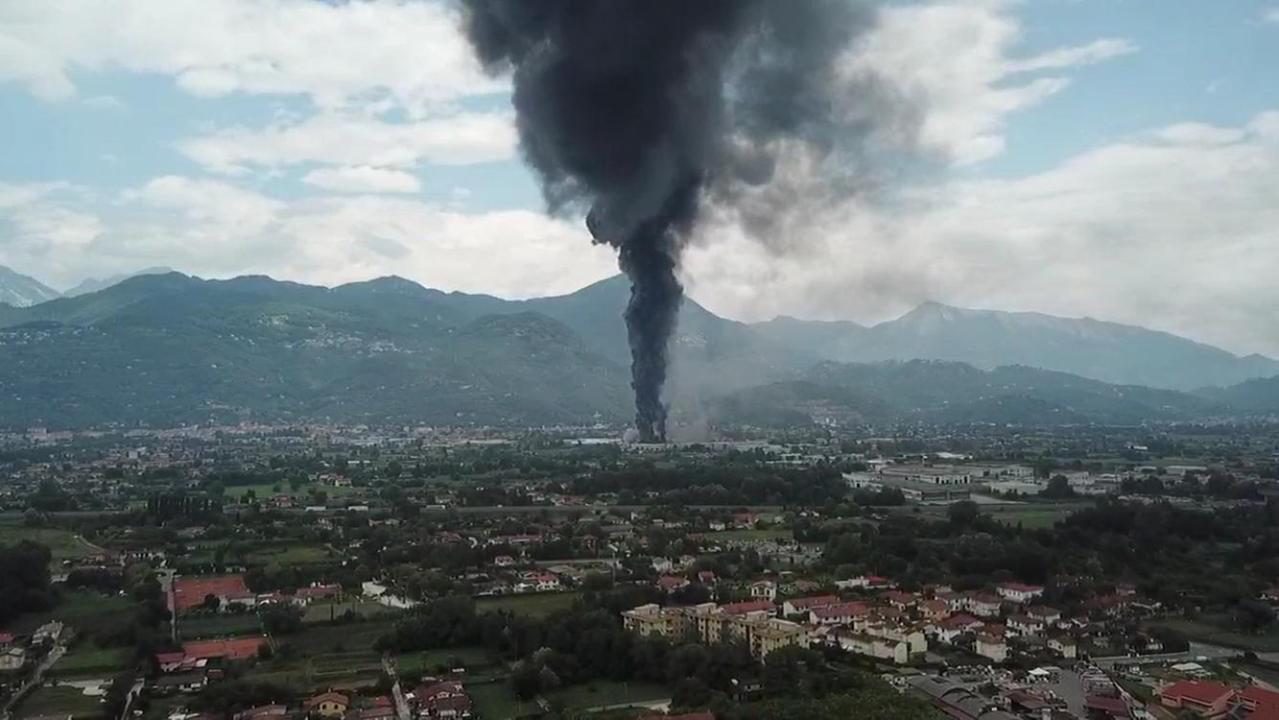 L'incendio di venerdì nella foto inviata da Tommaso Conti