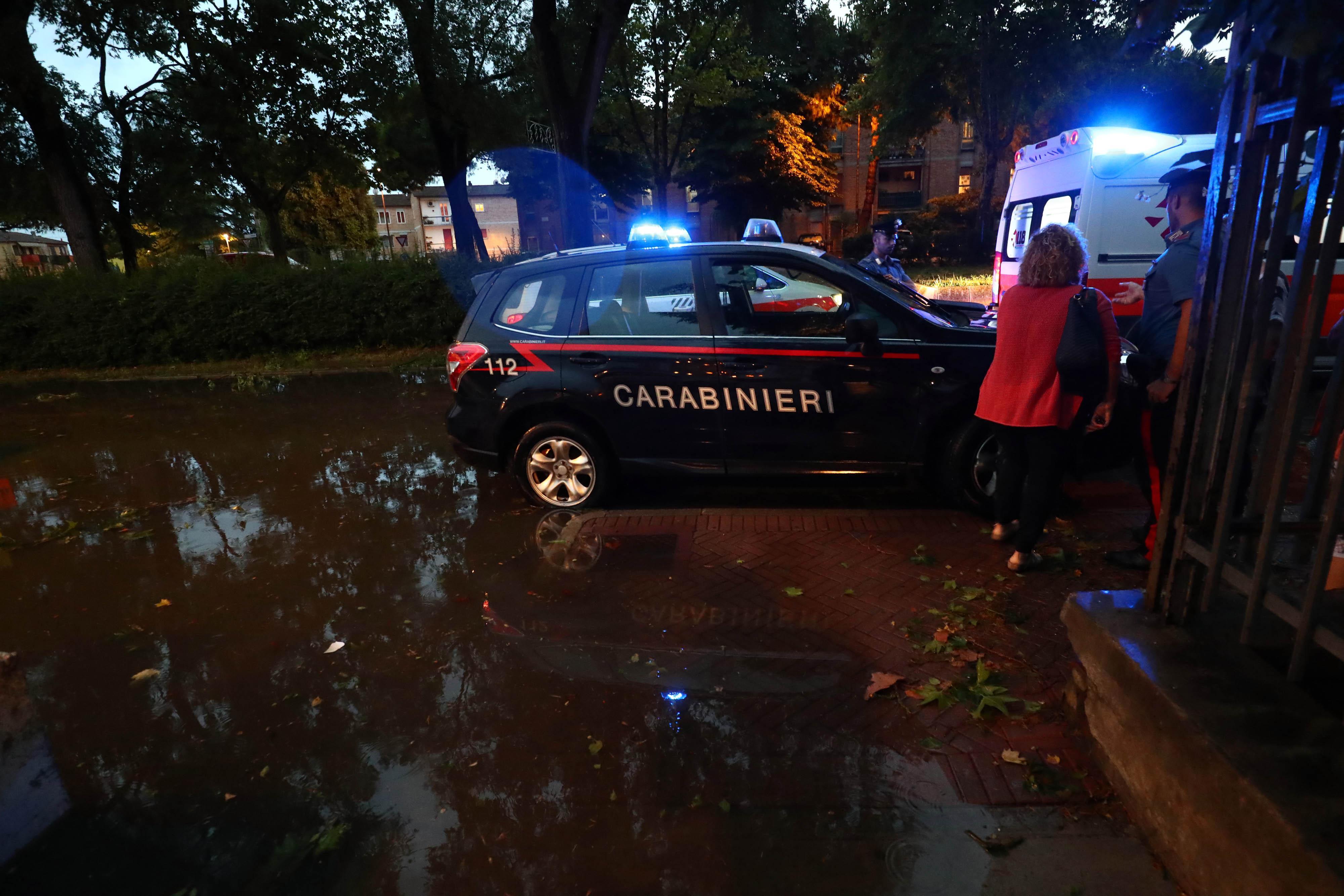 Carabinieri durante un intervento (foto archivio)