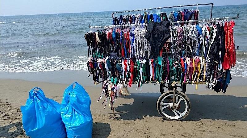 Sequestrata in spiaggia una boutique ambulante
