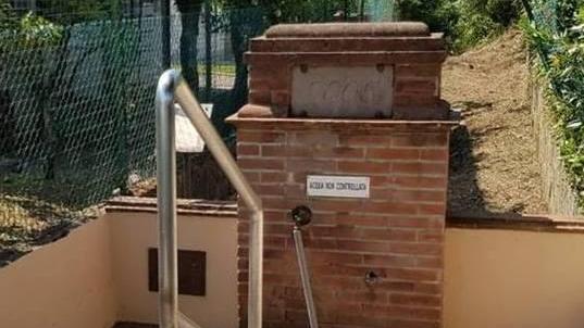 Riapre la fontana più amata sul vialone a Massa Macinaia