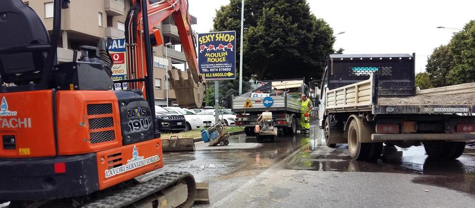 Tubo rotto Traffico in tilt e residenti senz’acqua