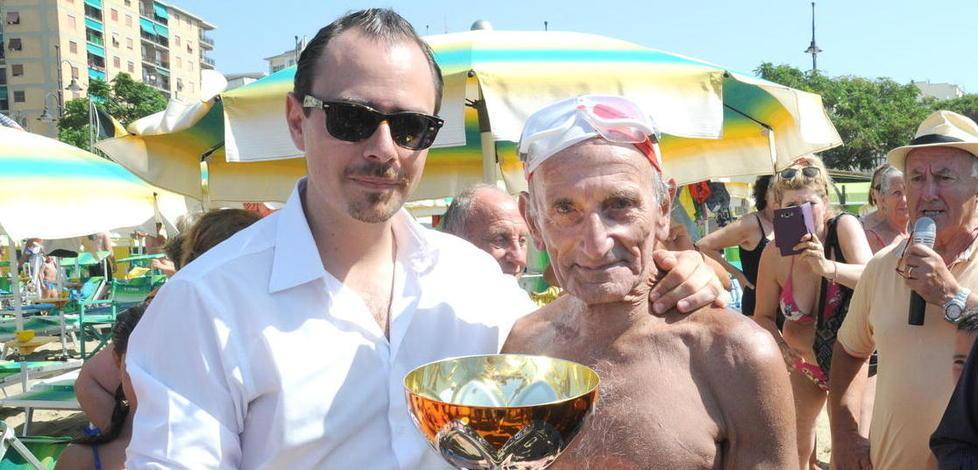 Mosca torna in mare A 83 anni compie un’altra traversata 