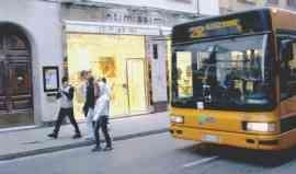 No dei negozianti ai bus in via Ricasoli 