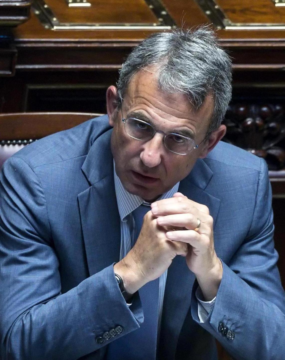 Il ministro dell'Ambiente Sergio Costa: «A breve via alle bonifiche a Porto Torres» 