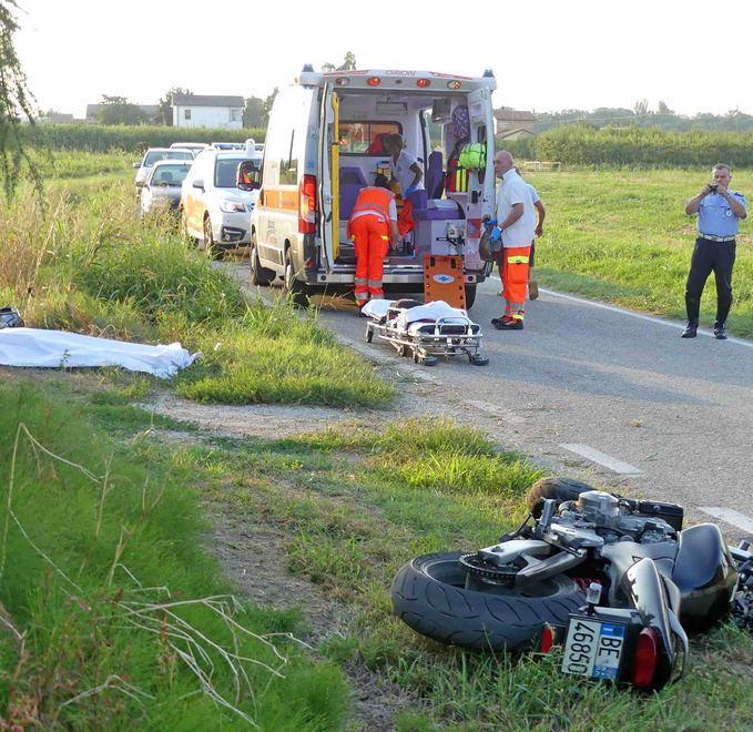 Perde il controllo della moto e muore a 34 anni 