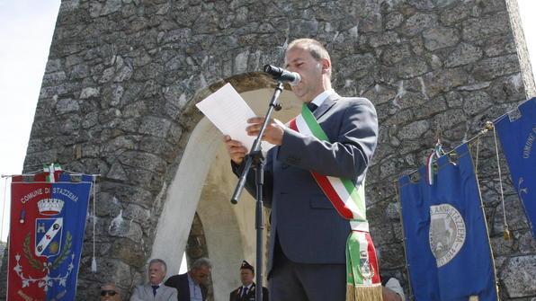 Il sindaco Verona: «Il ministro Fontana si dimetta, mai sentite parole così» 