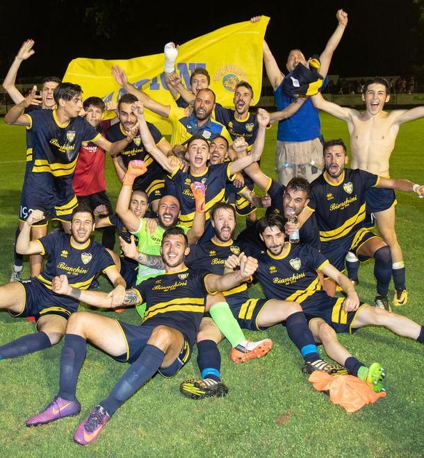 La festa di Mastromarco Poggio Argentale per la vittoria (Foto Nucci)