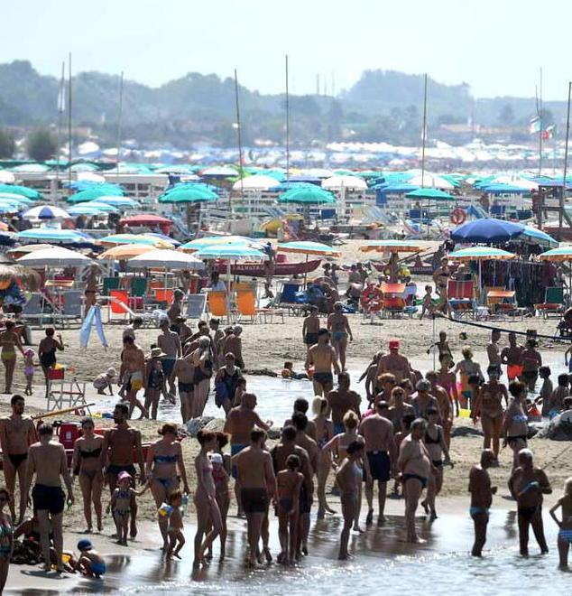 Il pienone sulle spiagge soltanto nei week end