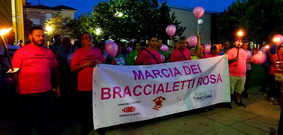 Braccialetti rosa in marcia per dire no alla violenza 