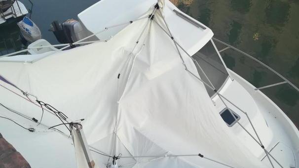 Vandalizzati due gazebo uno viene lanciato nei fossi