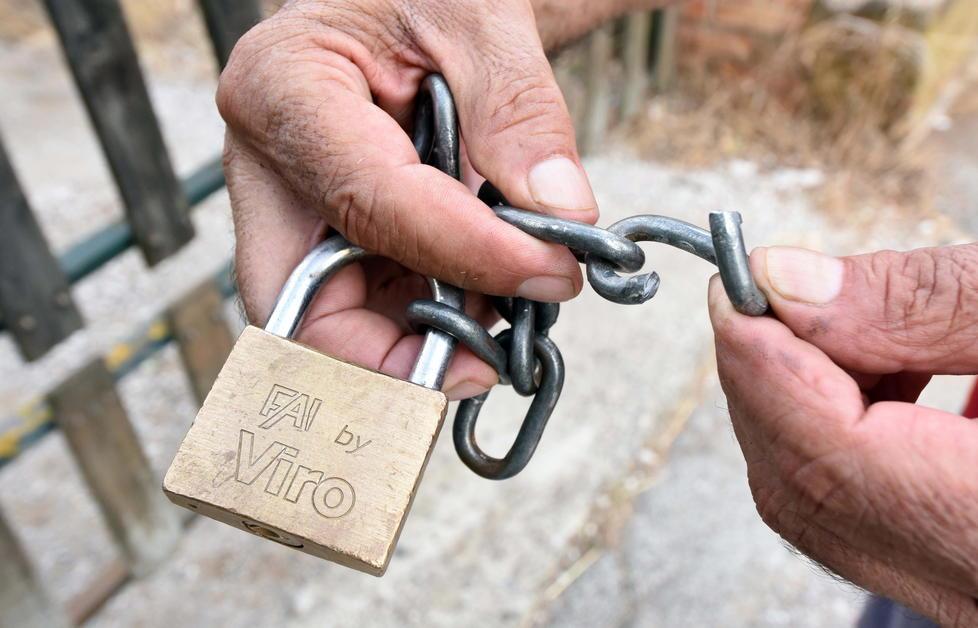 Anziani legati e rapinati dai banditi incappucciati 