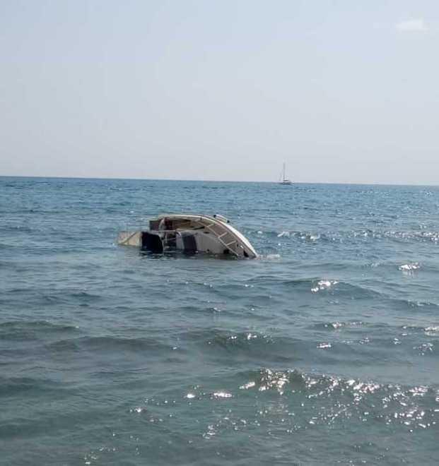 Barca va a fondo con un bimbo a bordo Salvate due famiglie 
