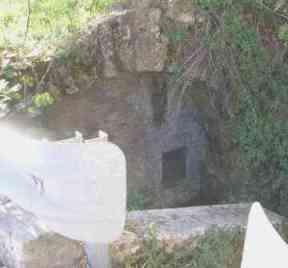 Sgorga degrado dalla fonte di D’Annunzio 