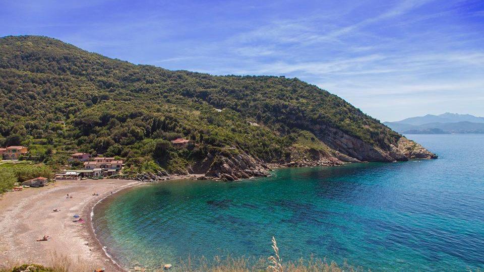 Carpi, prenota una vacanza a Campo nell'Elba ma trova il supermercato