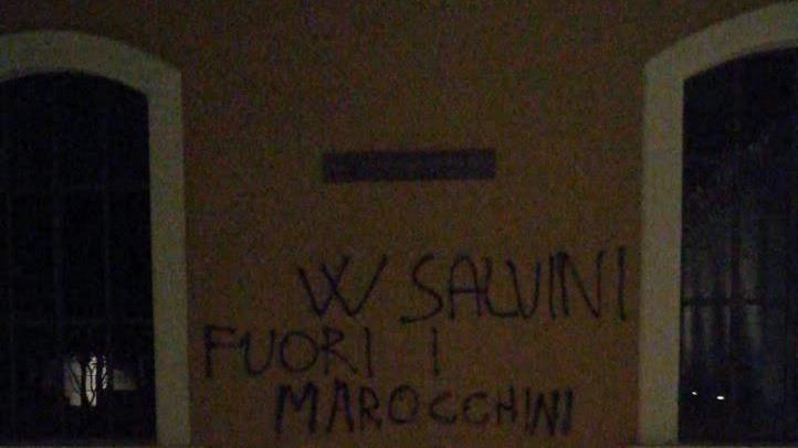 La scritta comparsa sul muro della Lazzerini