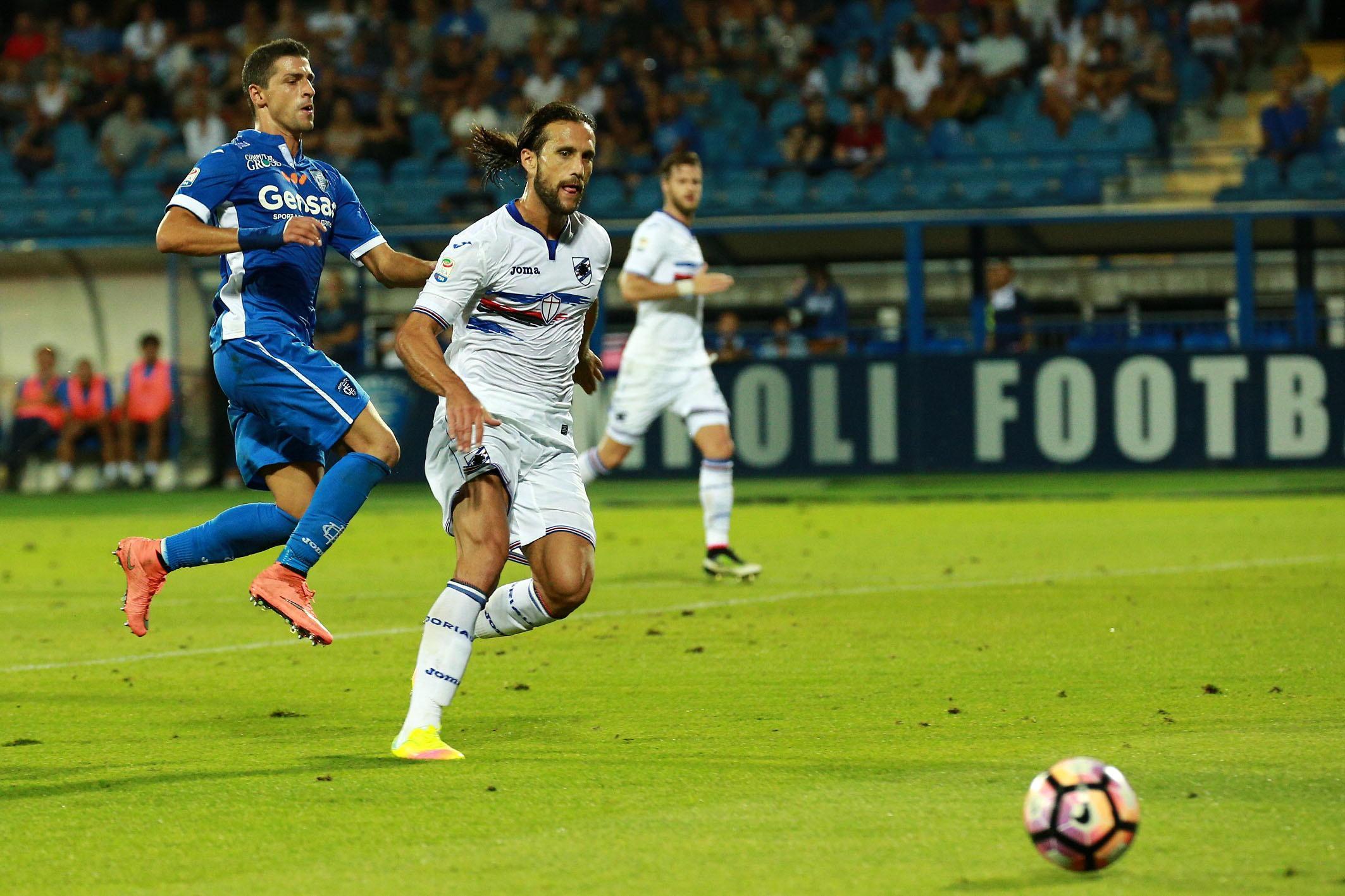 Matias Silvestre in azione con la maglia della Samp contro l'Empoli (foto agenzia Carlo Sestini)